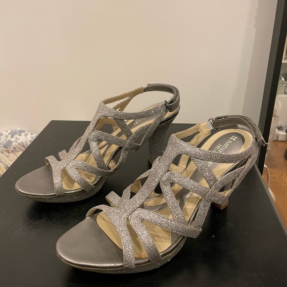Comfortable sparkly silver Velcro strap heels - Picture 3 of 4